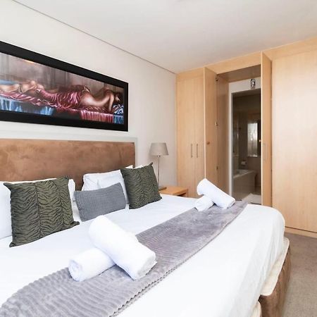 Chic 1-Bedroom Apartment In The Heart Of The City Kaapstad Buitenkant foto