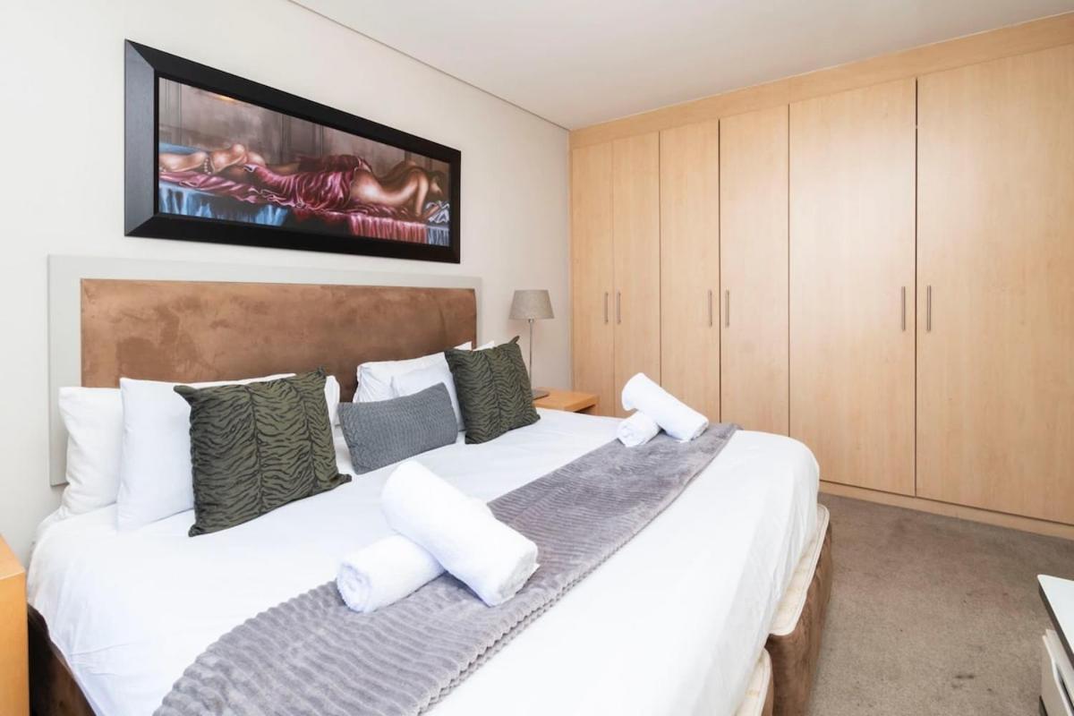 Chic 1-Bedroom Apartment In The Heart Of The City Kaapstad Buitenkant foto