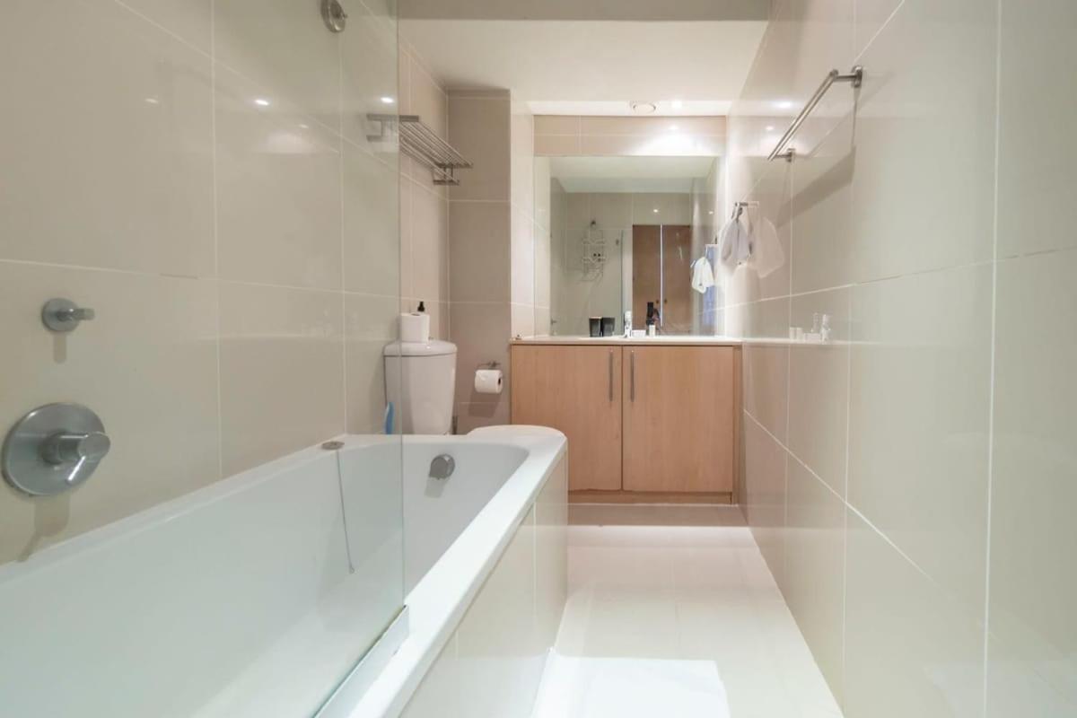 Chic 1-Bedroom Apartment In The Heart Of The City Kaapstad Buitenkant foto