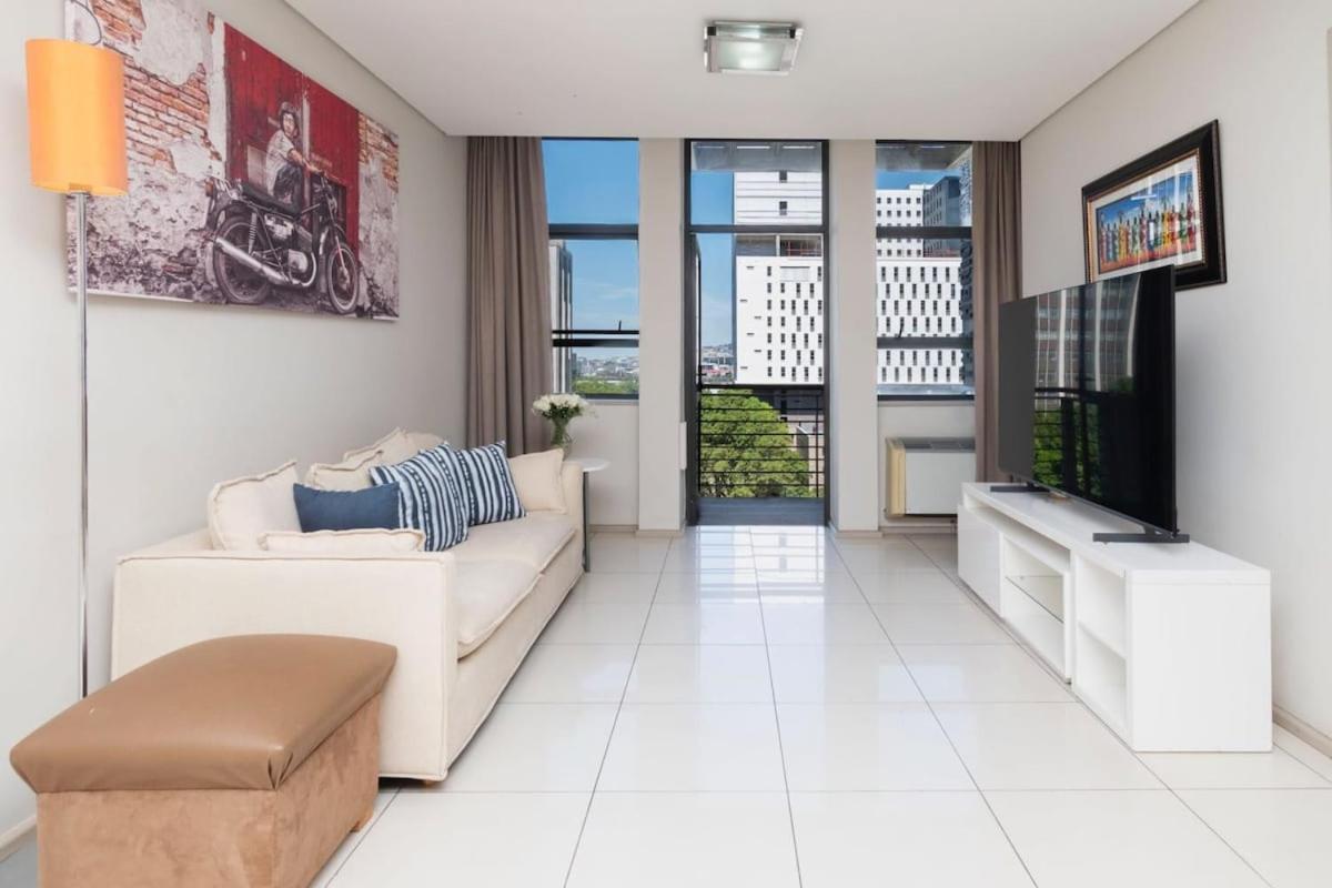 Chic 1-Bedroom Apartment In The Heart Of The City Kaapstad Buitenkant foto